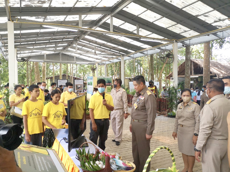ร่วมต้อนรับ นายพลากร สุวรรณรัฐ องคมนตรี